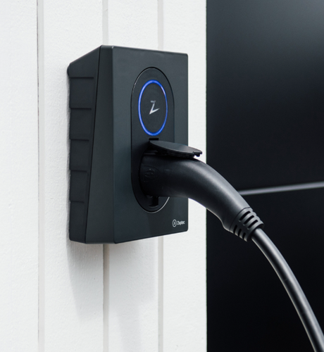 Zaptec Go laadpaal voor auto met socket, 22 kW, 4G en Wifi, inclusief load balancing, zichtbaar op scherm.